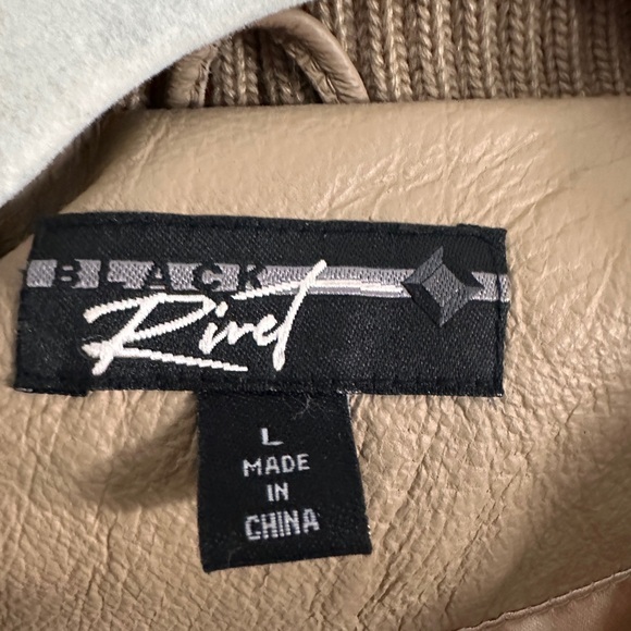 FABULOUS
Rabbit Bomber coat by Black Rivet .Multicolor - Picture 10 of 13